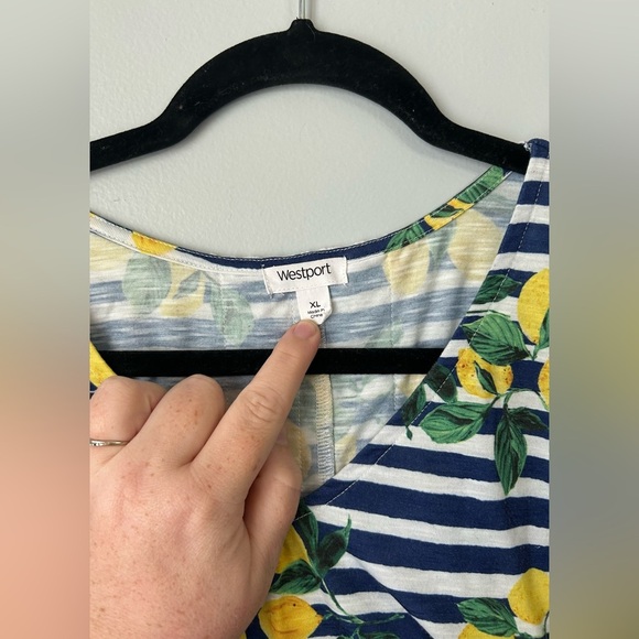 Westport size women’s XL Striped Lemon Print Top with Lace Detail - Picture 4 of 4
